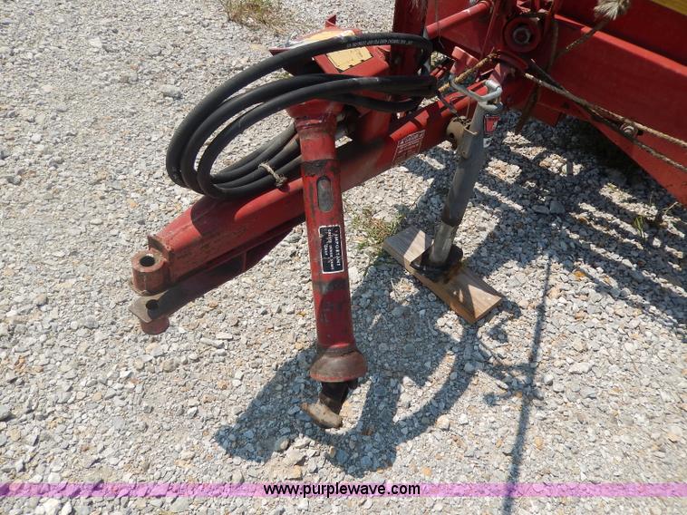 image for item I4355 New Holland 1002 Stackliner bale wagon