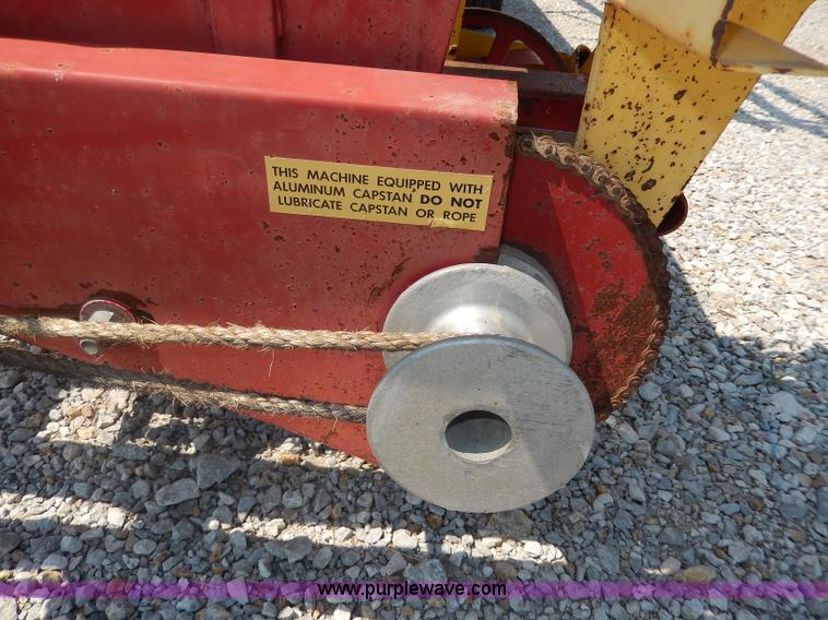 image for item I4355 New Holland 1002 Stackliner bale wagon