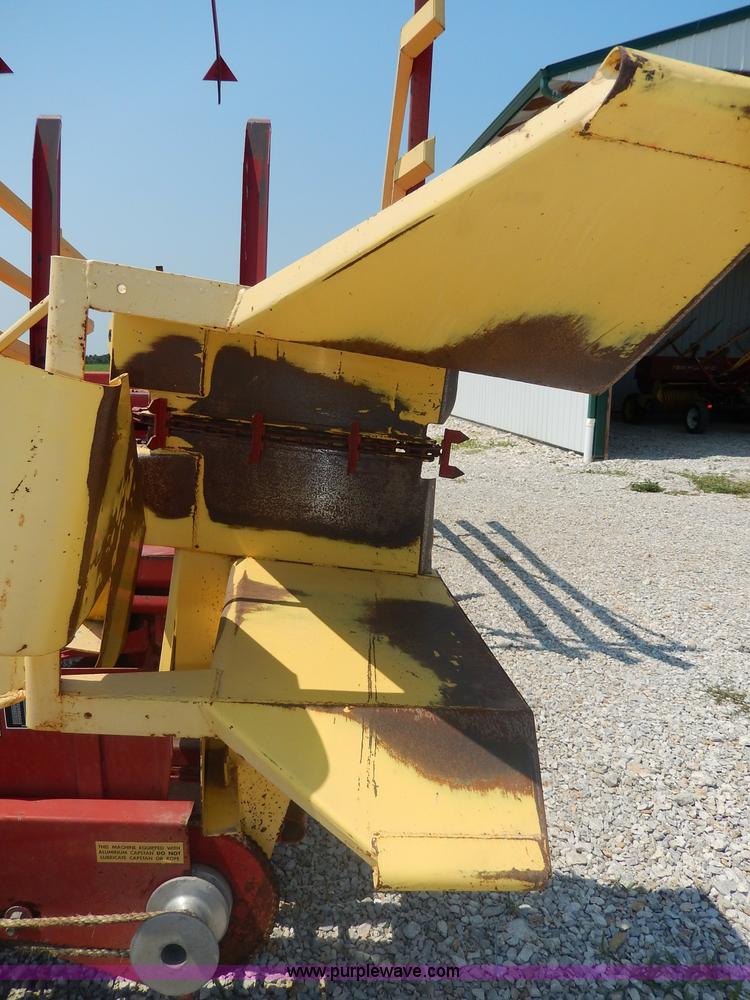 image for item I4355 New Holland 1002 Stackliner bale wagon