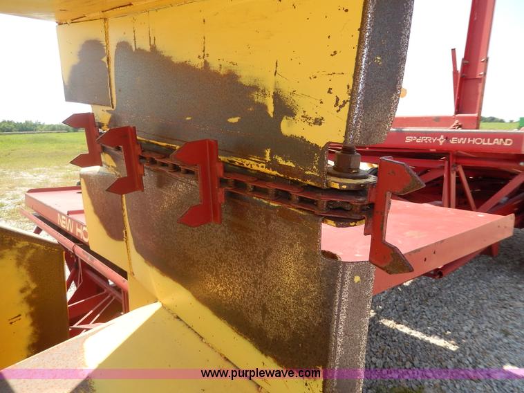image for item I4355 New Holland 1002 Stackliner bale wagon