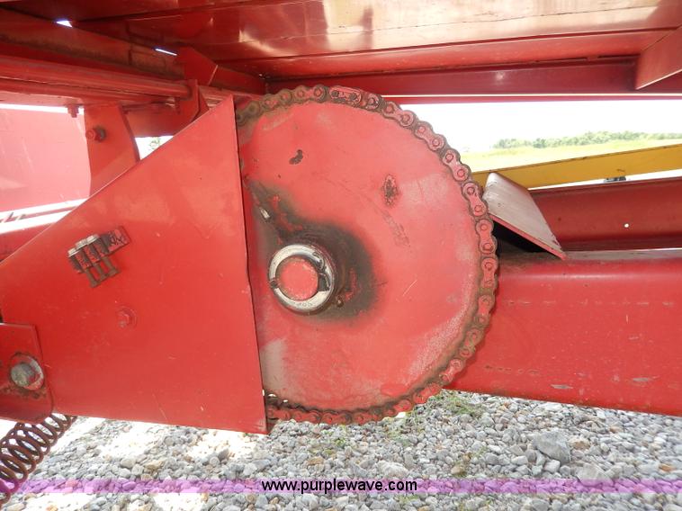 image for item I4355 New Holland 1002 Stackliner bale wagon