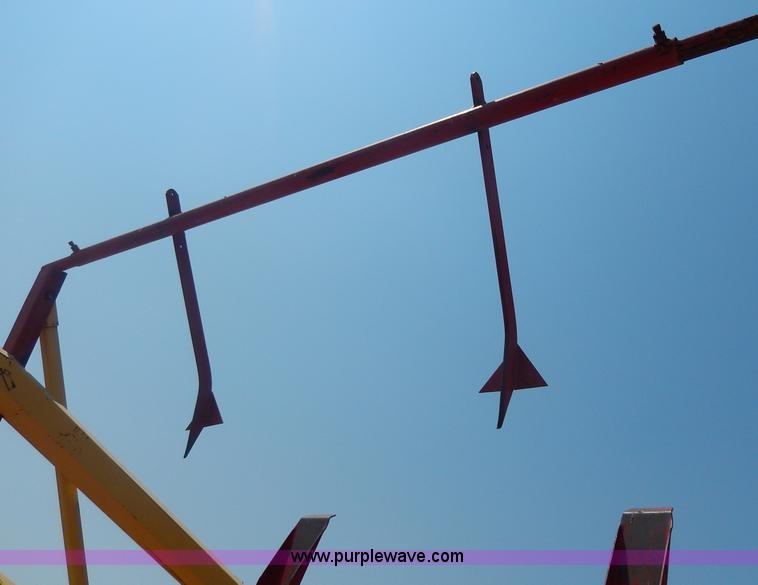 image for item I4355 New Holland 1002 Stackliner bale wagon