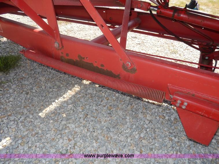 image for item I4355 New Holland 1002 Stackliner bale wagon