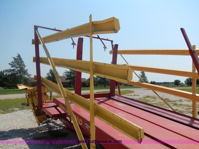 image for item I4355 New Holland 1002 Stackliner bale wagon