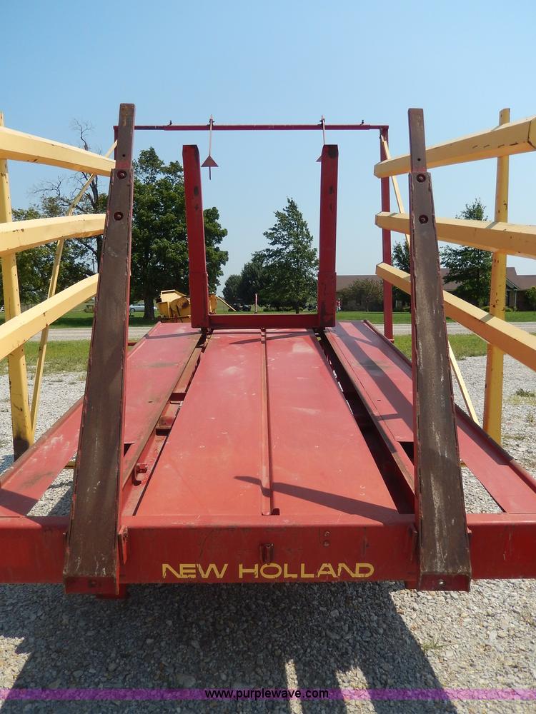 image for item I4355 New Holland 1002 Stackliner bale wagon