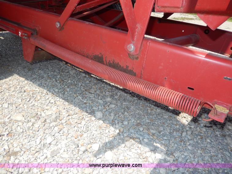 image for item I4355 New Holland 1002 Stackliner bale wagon