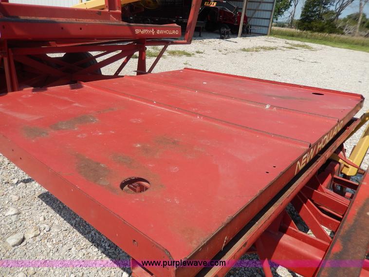 image for item I4355 New Holland 1002 Stackliner bale wagon