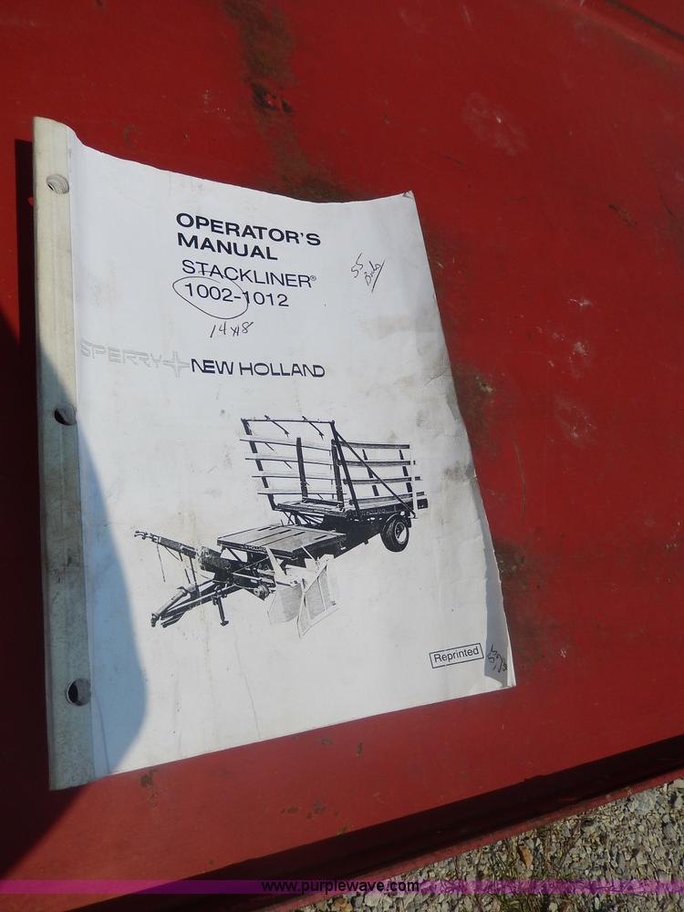 image for item I4355 New Holland 1002 Stackliner bale wagon