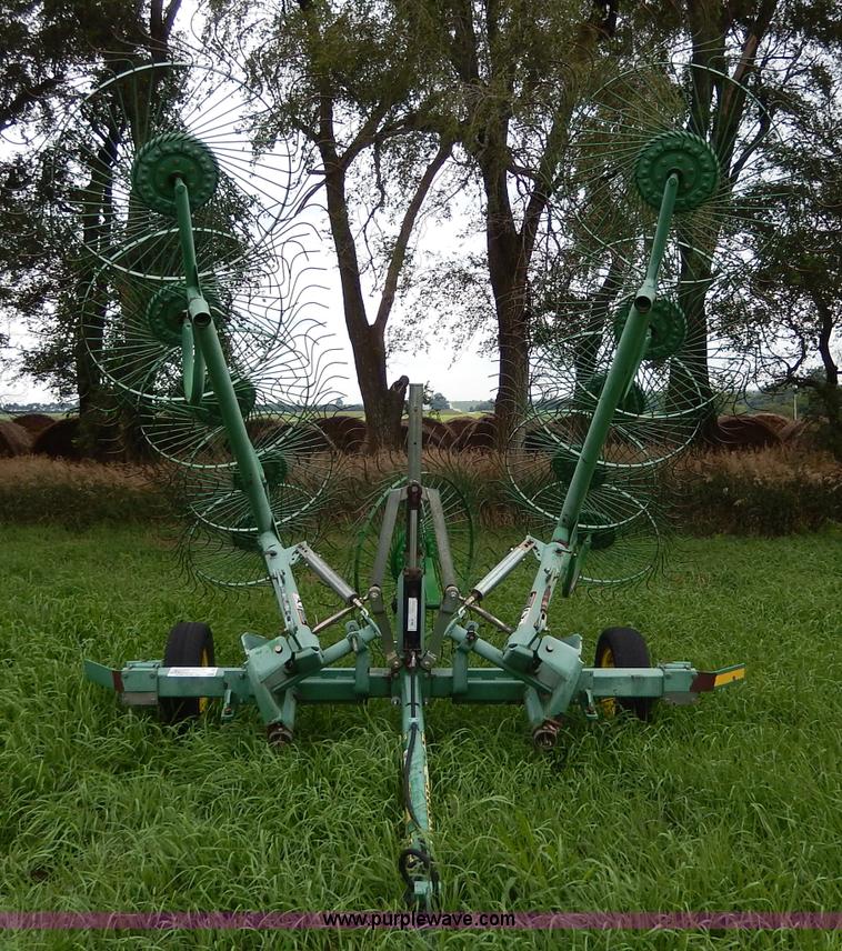 image for item I4372 John Deere 702 hay rake