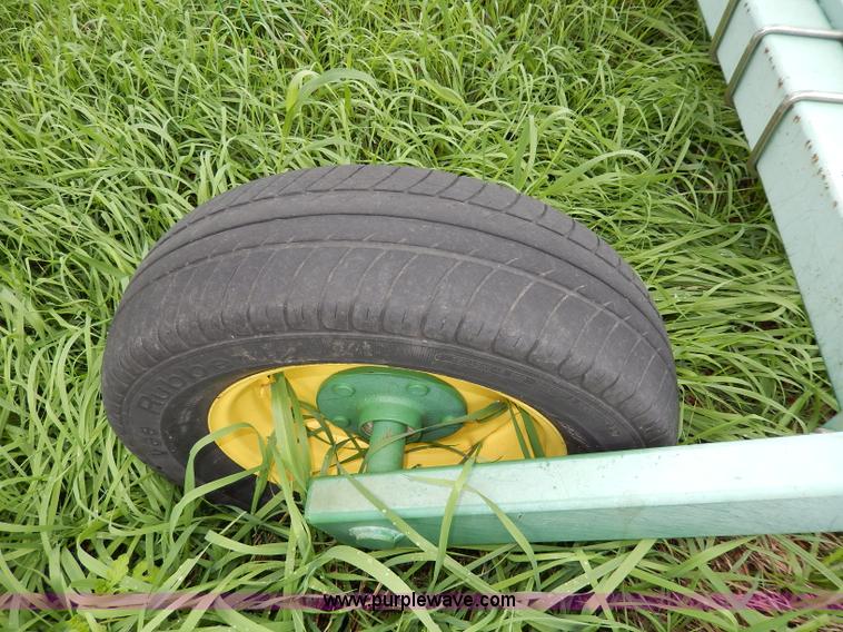 image for item I4372 John Deere 702 hay rake