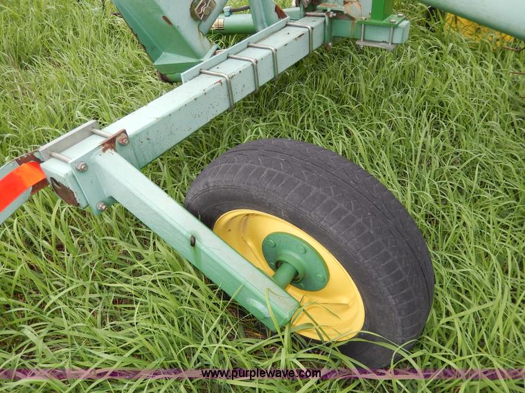 image for item I4372 John Deere 702 hay rake