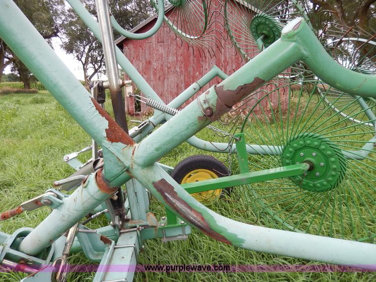 image for item I4372 John Deere 702 hay rake