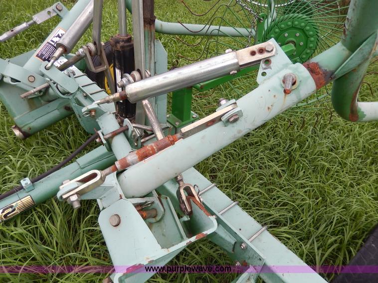 image for item I4372 John Deere 702 hay rake