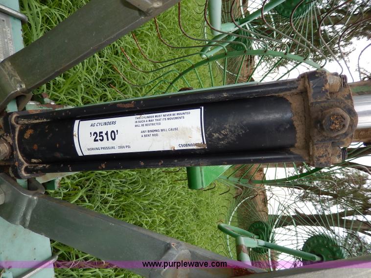 image for item I4372 John Deere 702 hay rake