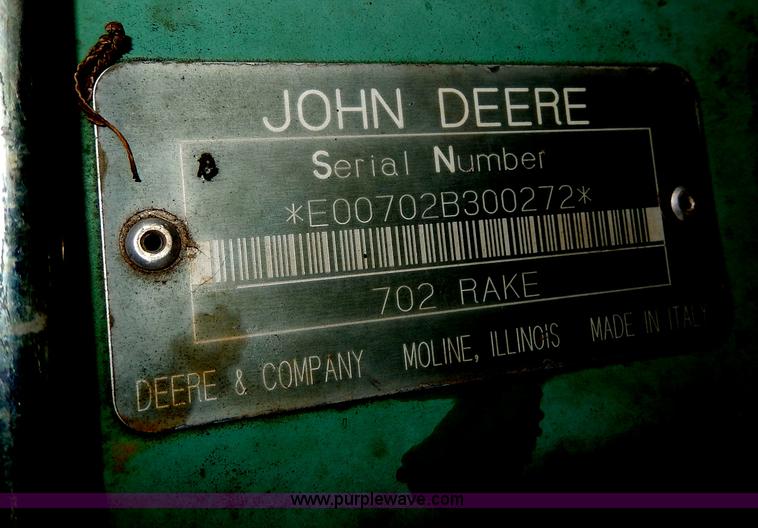 image for item I4372 John Deere 702 hay rake