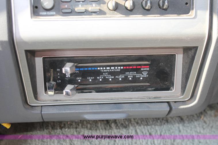 image for item I7948 1990 Ford F700 flatbed hauler truck