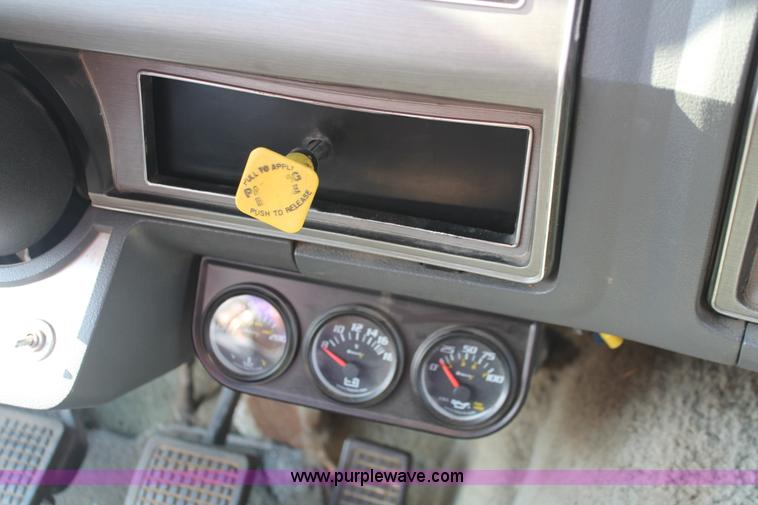 image for item I7948 1990 Ford F700 flatbed hauler truck