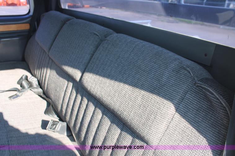 image for item I7948 1990 Ford F700 flatbed hauler truck