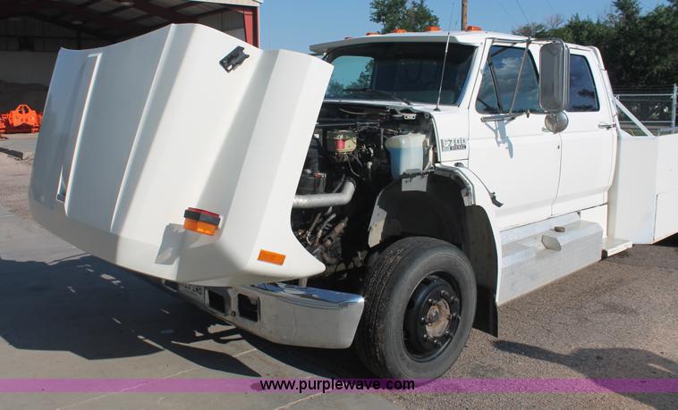 image for item I7948 1990 Ford F700 flatbed hauler truck