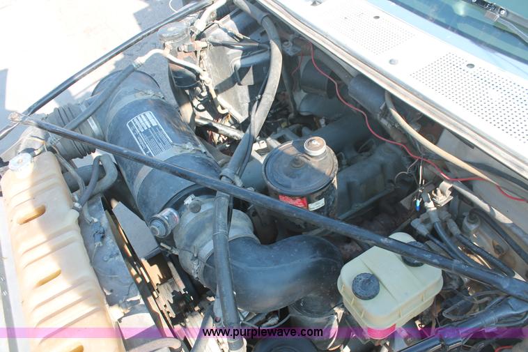 image for item I7948 1990 Ford F700 flatbed hauler truck