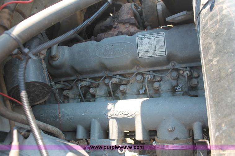 image for item I7948 1990 Ford F700 flatbed hauler truck