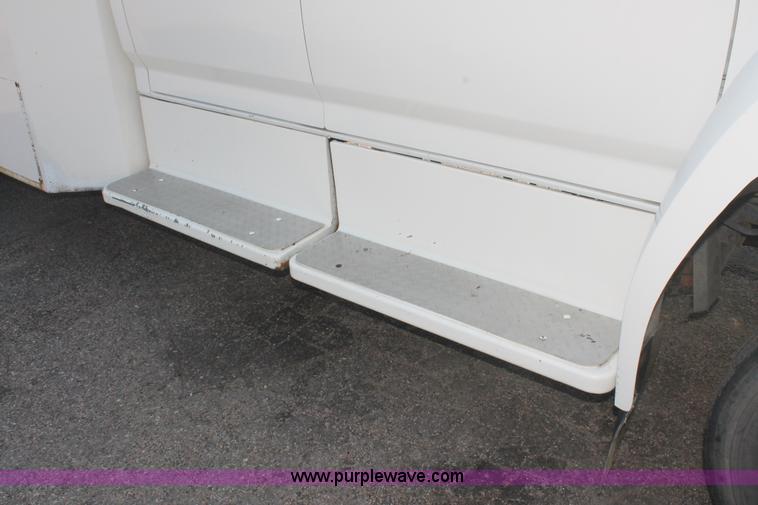 image for item I7948 1990 Ford F700 flatbed hauler truck