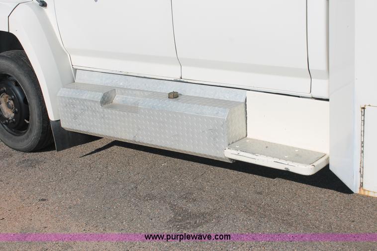 image for item I7948 1990 Ford F700 flatbed hauler truck