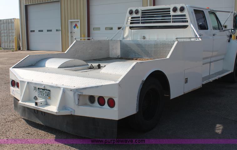 image for item I7948 1990 Ford F700 flatbed hauler truck