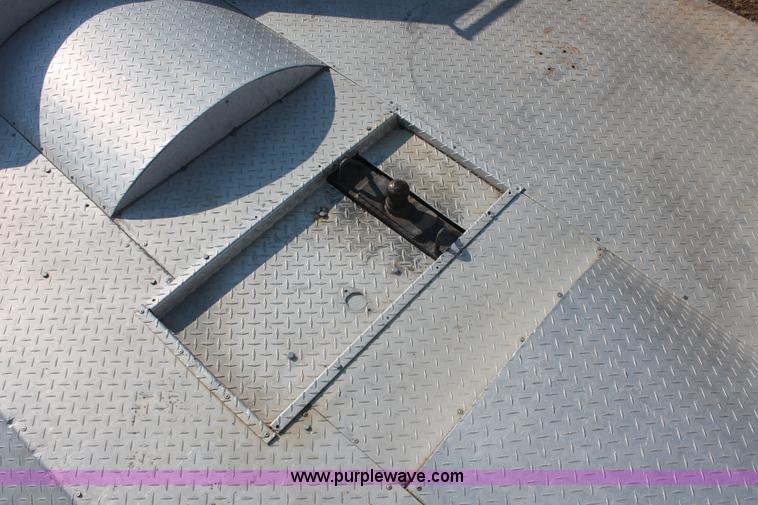 image for item I7948 1990 Ford F700 flatbed hauler truck