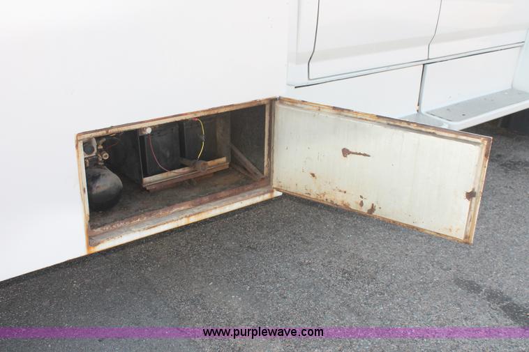 image for item I7948 1990 Ford F700 flatbed hauler truck