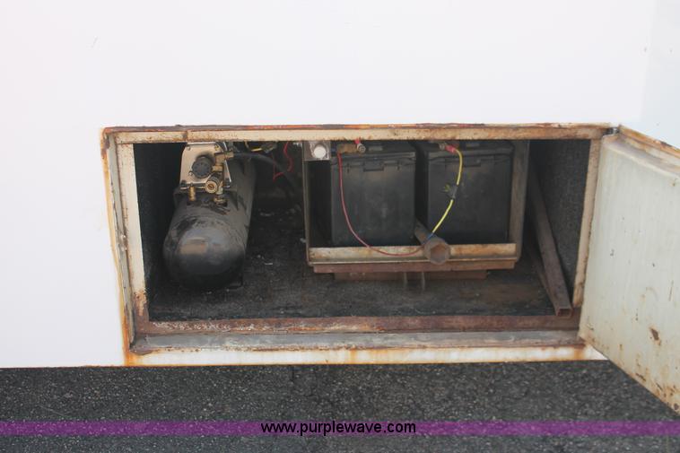 image for item I7948 1990 Ford F700 flatbed hauler truck