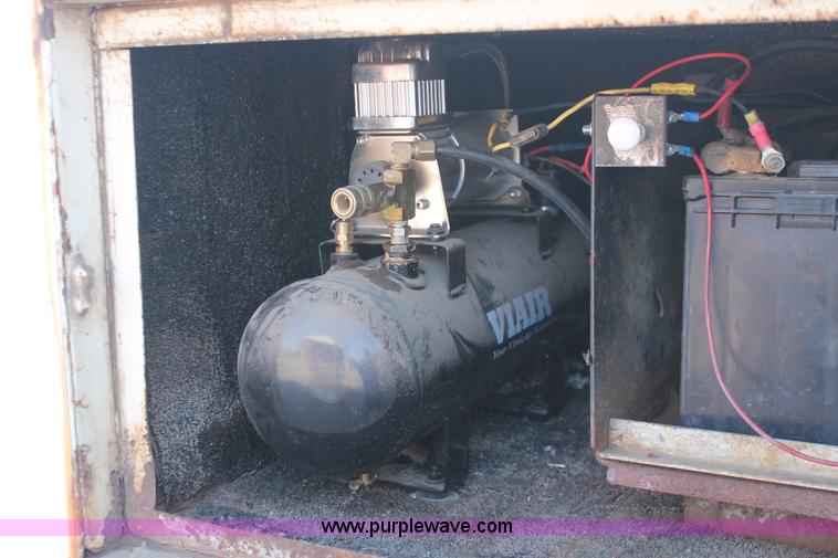 image for item I7948 1990 Ford F700 flatbed hauler truck