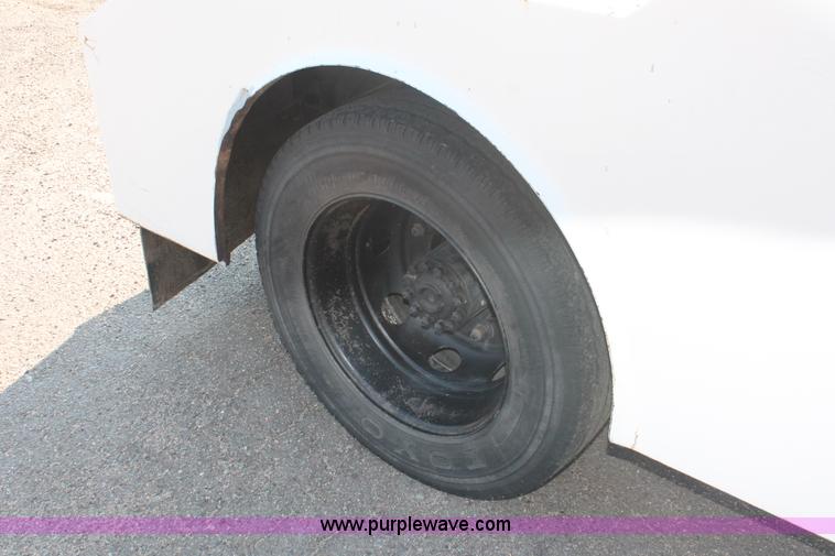 image for item I7948 1990 Ford F700 flatbed hauler truck