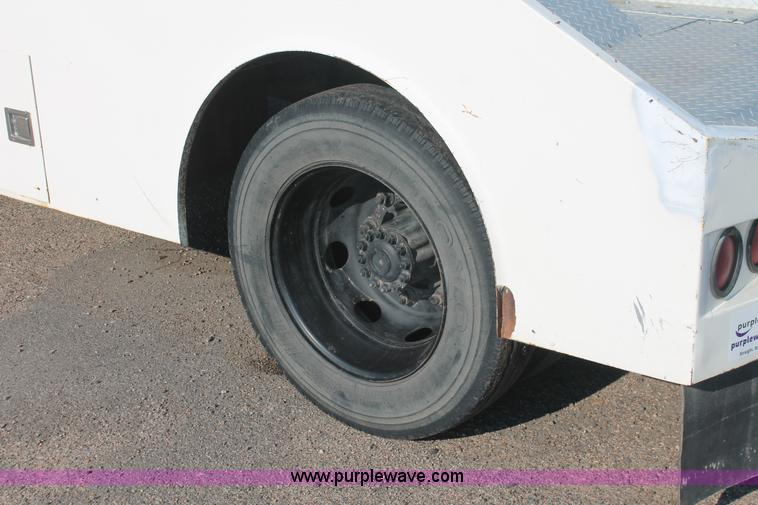 image for item I7948 1990 Ford F700 flatbed hauler truck