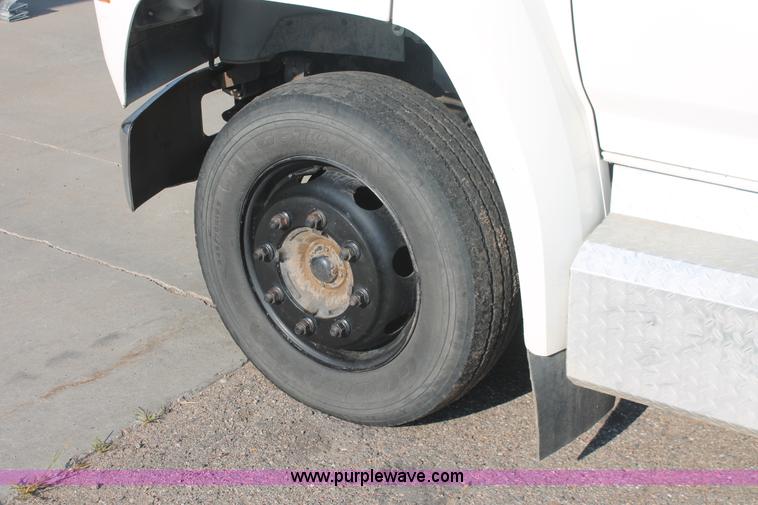 image for item I7948 1990 Ford F700 flatbed hauler truck