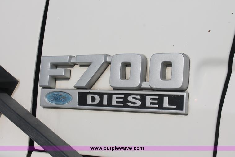 image for item I7948 1990 Ford F700 flatbed hauler truck