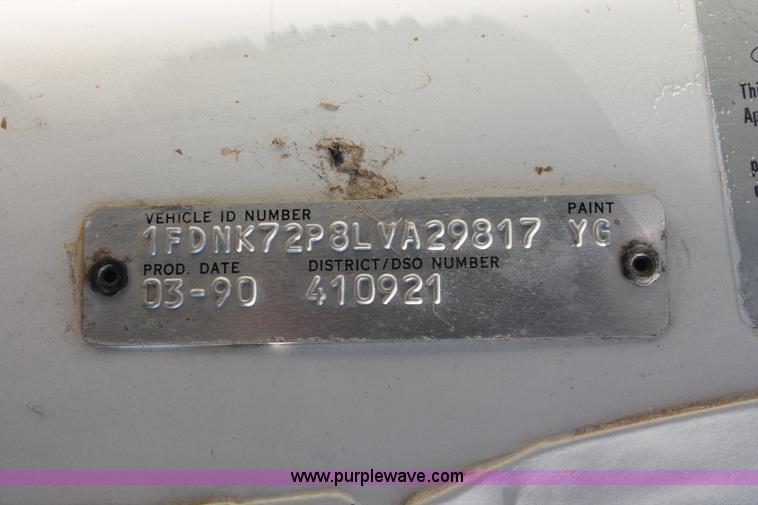 image for item I7948 1990 Ford F700 flatbed hauler truck