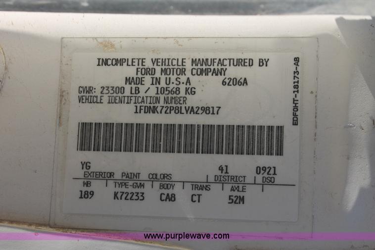 image for item I7948 1990 Ford F700 flatbed hauler truck