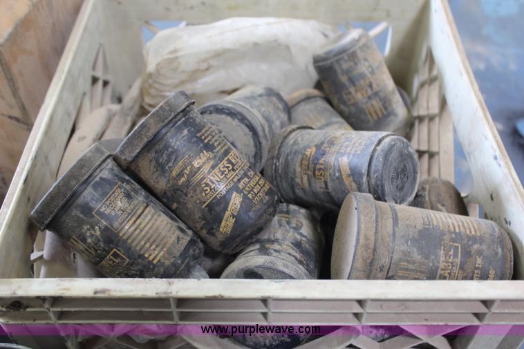 image for item AU9045 (14) oil sample containers