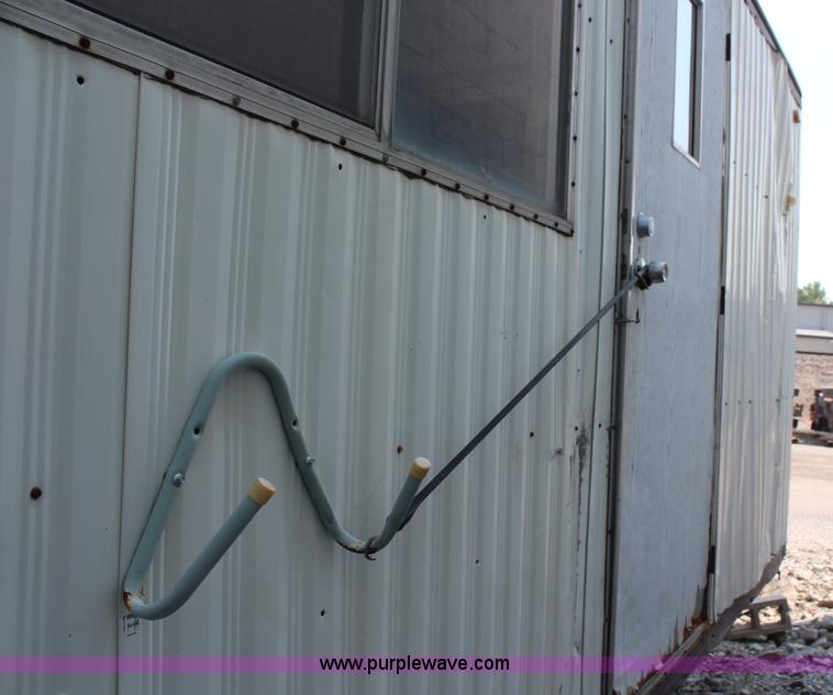 image for item H6638 1988 20' office trailer