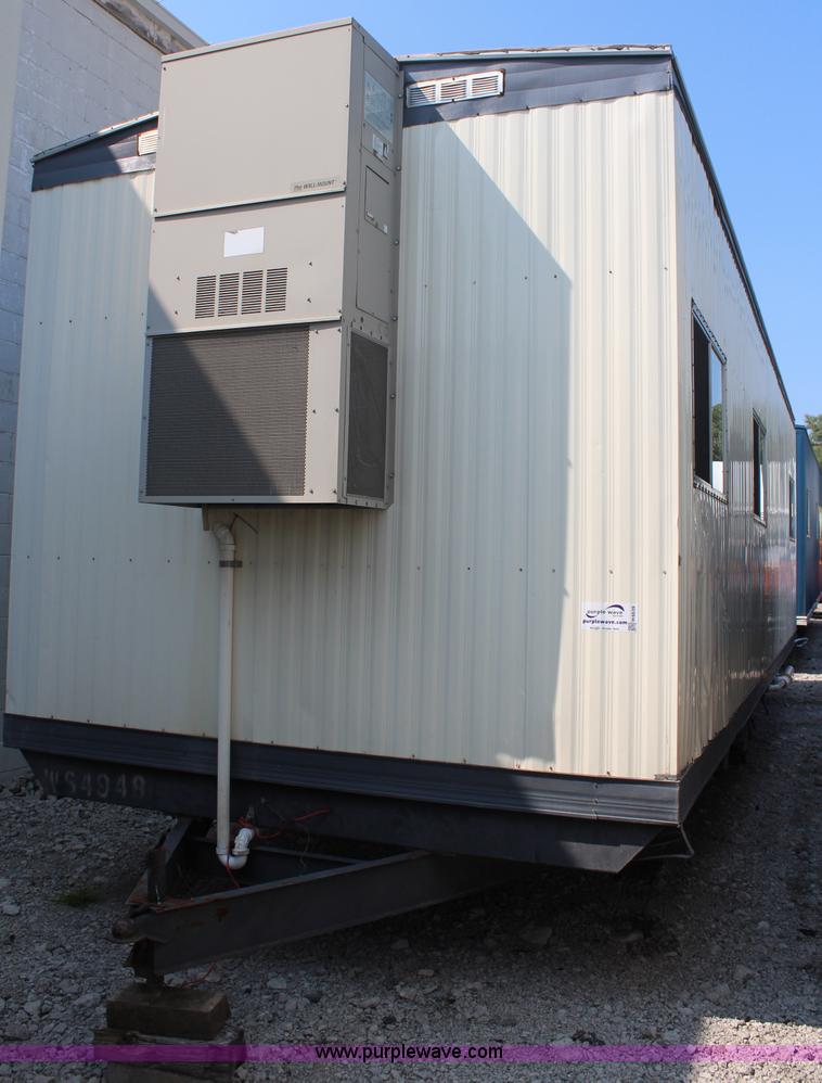 image for item H6639 2000 32' office trailer