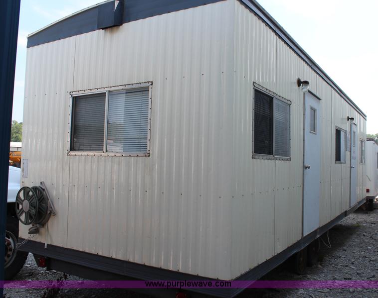 image for item H6639 2000 32' office trailer