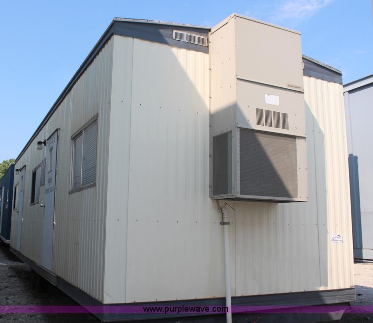 image for item H6639 2000 32' office trailer
