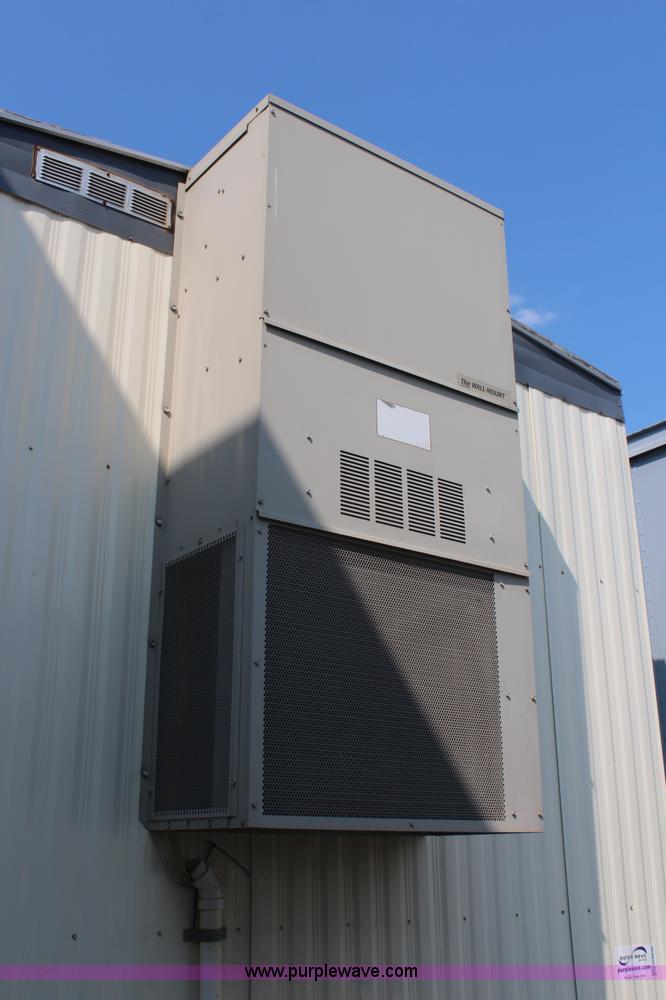 image for item H6639 2000 32' office trailer