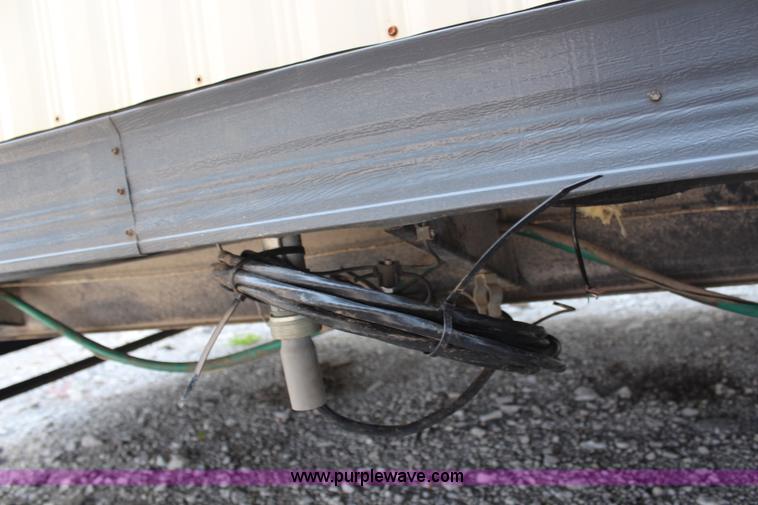 image for item H6639 2000 32' office trailer