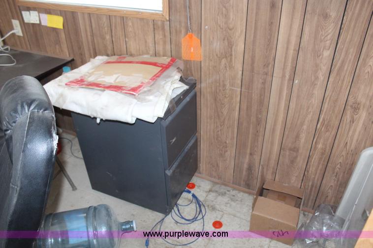 image for item H6639 2000 32' office trailer