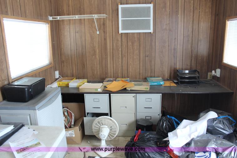 image for item H6639 2000 32' office trailer