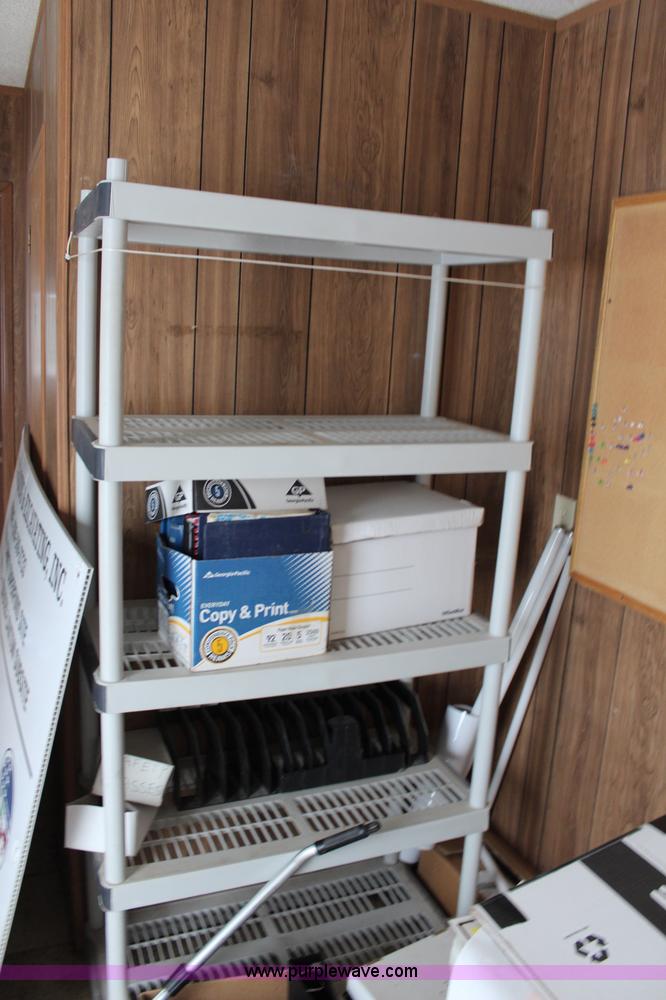 image for item H6639 2000 32' office trailer