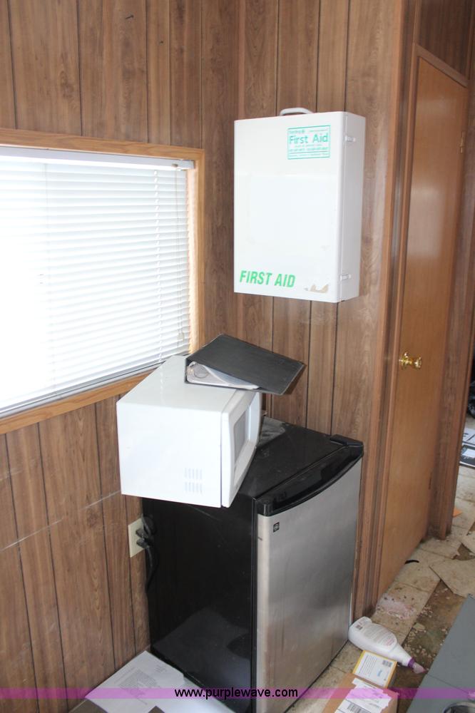 image for item H6639 2000 32' office trailer