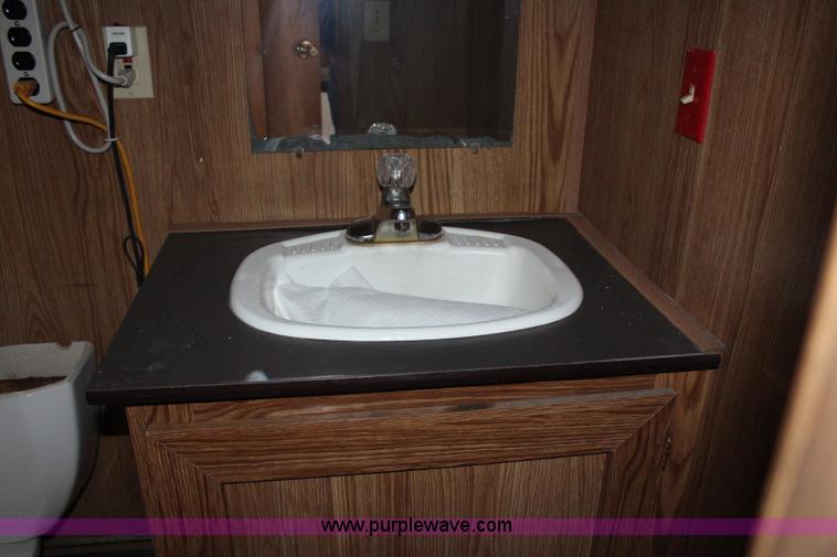 image for item H6639 2000 32' office trailer